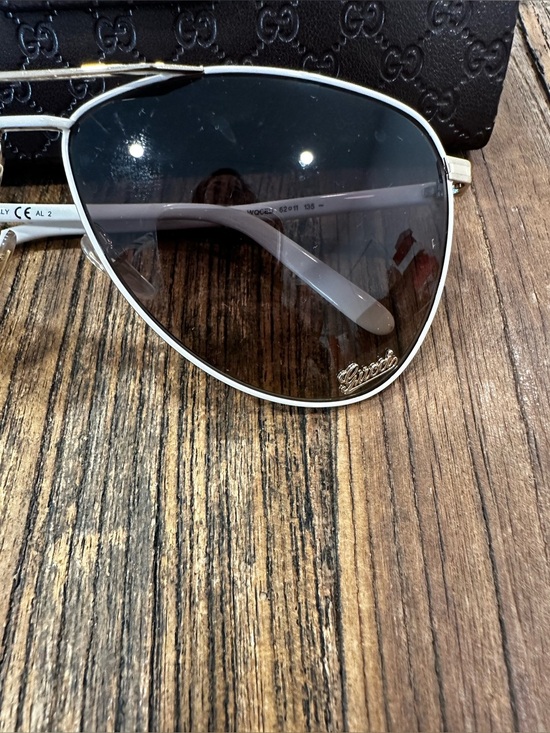 Gucci Women\'s white gold Frame Sunglasses with Brown Gradient Lenses